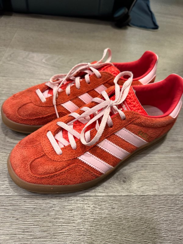 *Adidas Gazelle rauðir/bleikir
