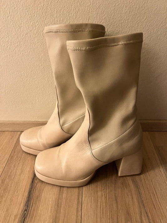 Beige stígvél 60s