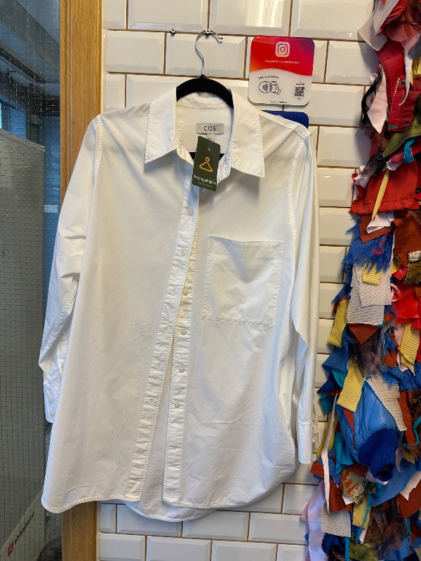 *COS skyrta oversized hvít