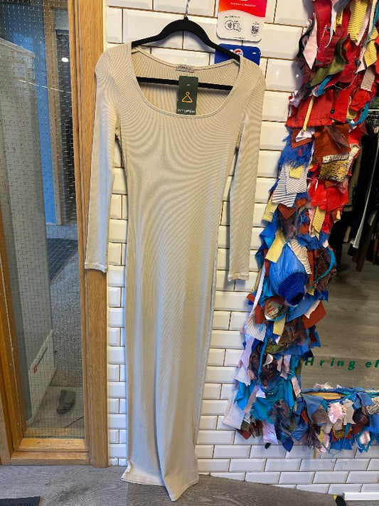 *Heima er gott kjóll beige