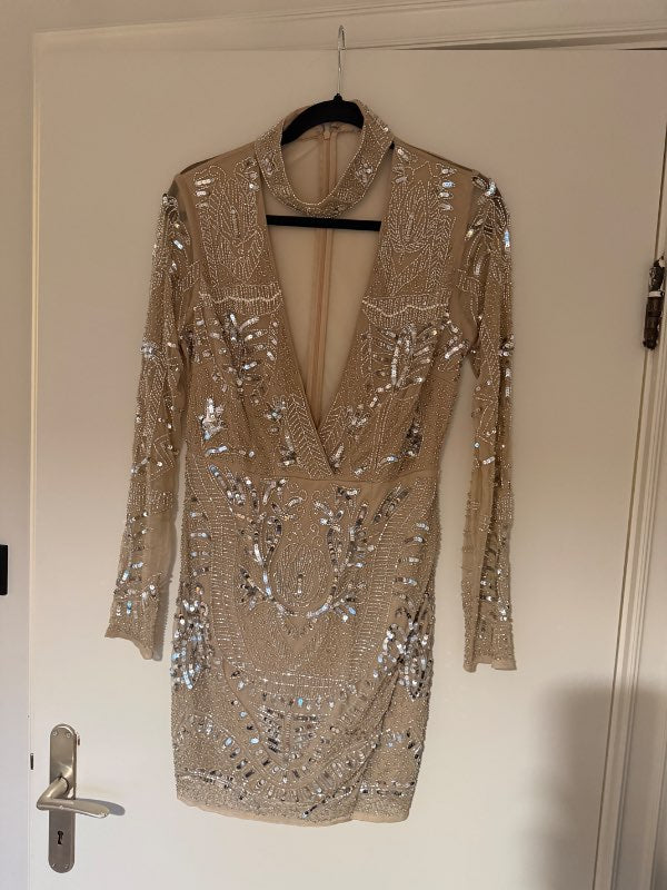Nude pallíettukjóll - Missguided