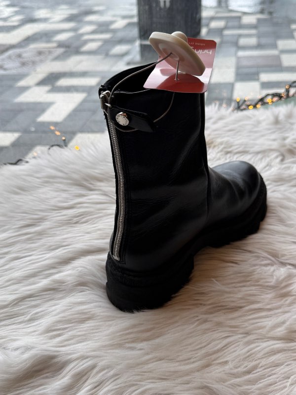 Steve Madden boots rennd