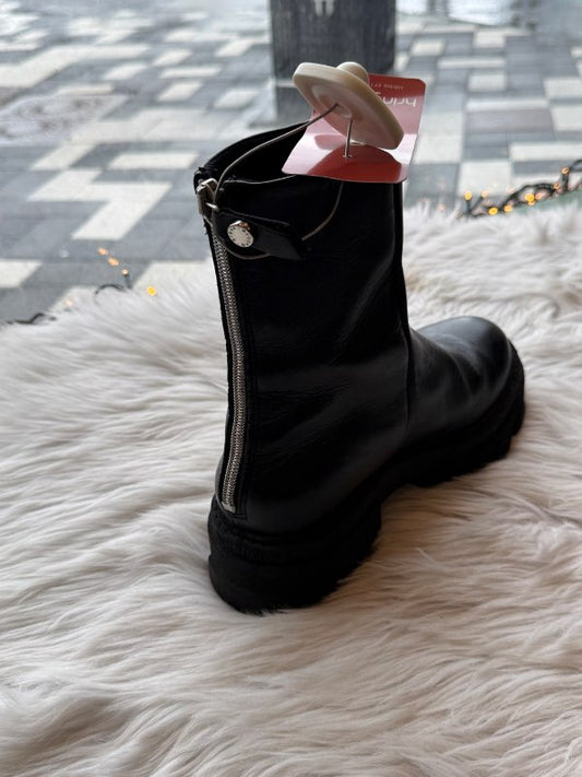 Steve Madden boots rennd