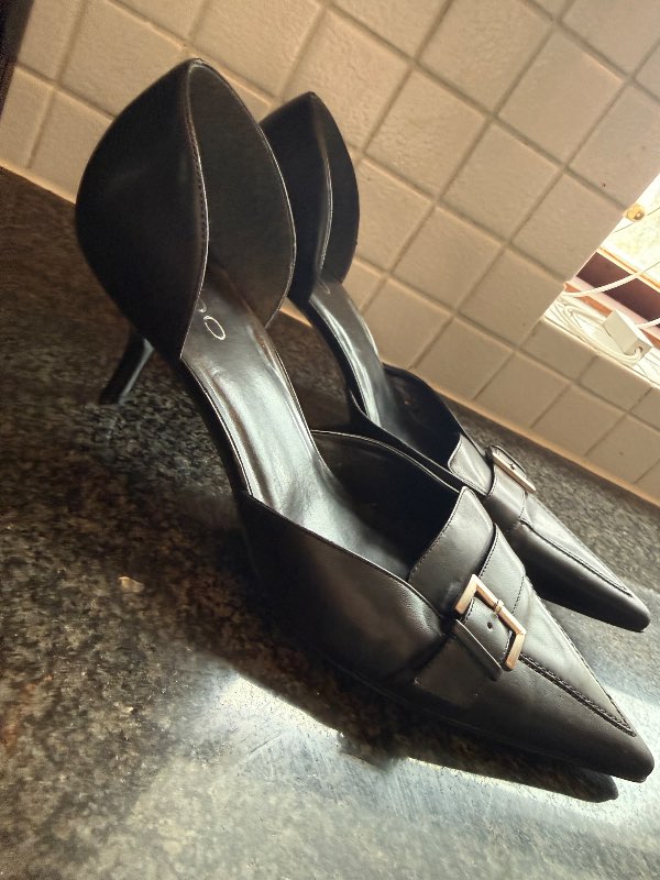 Kitten heel svartir skór