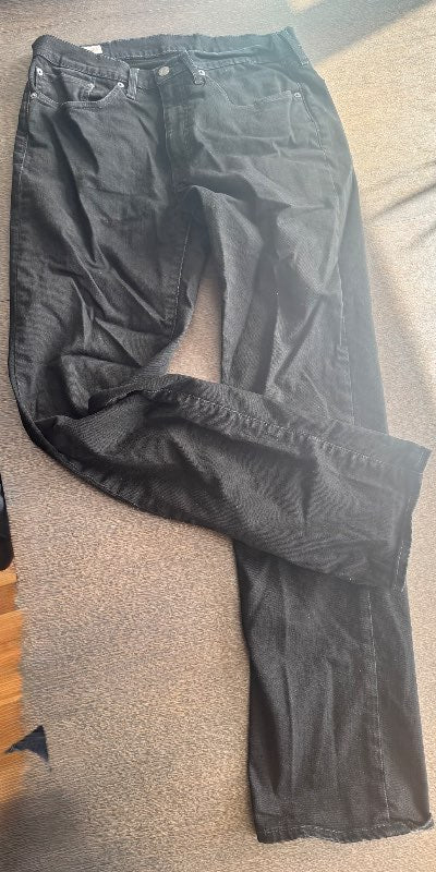 Levi’s 514 svartar