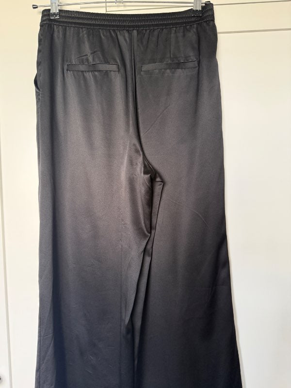 Anine Bing sv. buxur