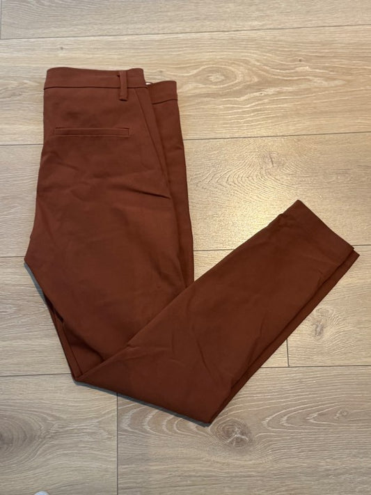 Brúnar five units dragtarbuxur
