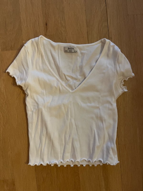 Hvítur v neck bolur