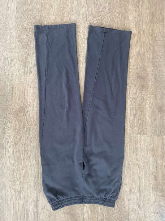 Gráar joggingbuxur