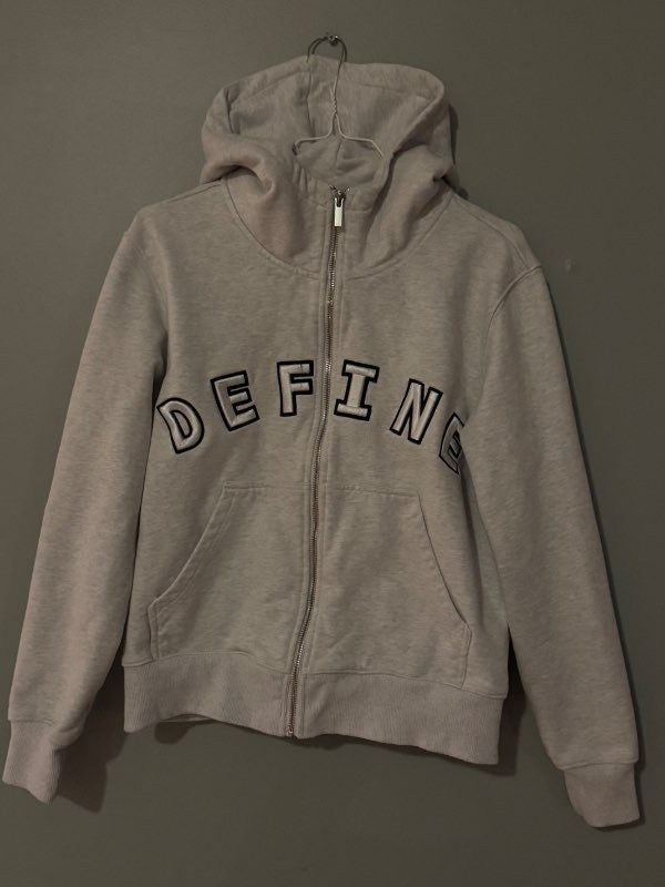 DTL rennd peysa