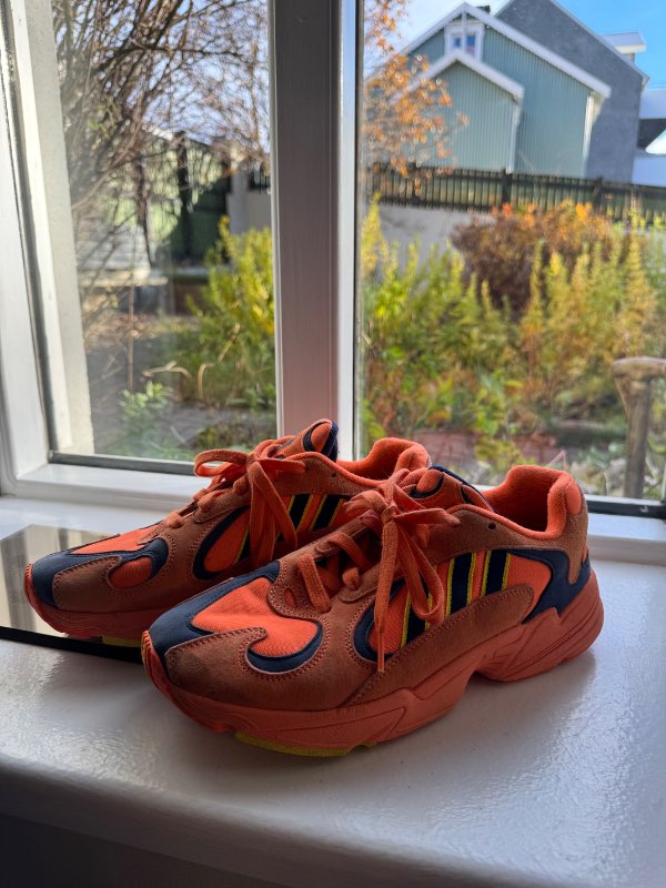 Adidas strigaskór Yung-1 "Hi-Res Orange"