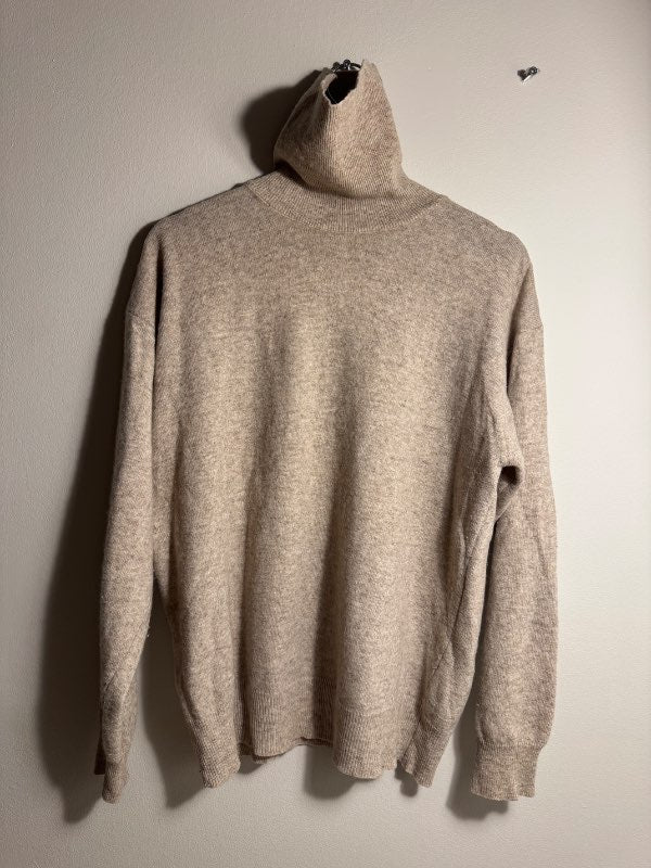 Lambswool rúllukragapeysa ljósbeige