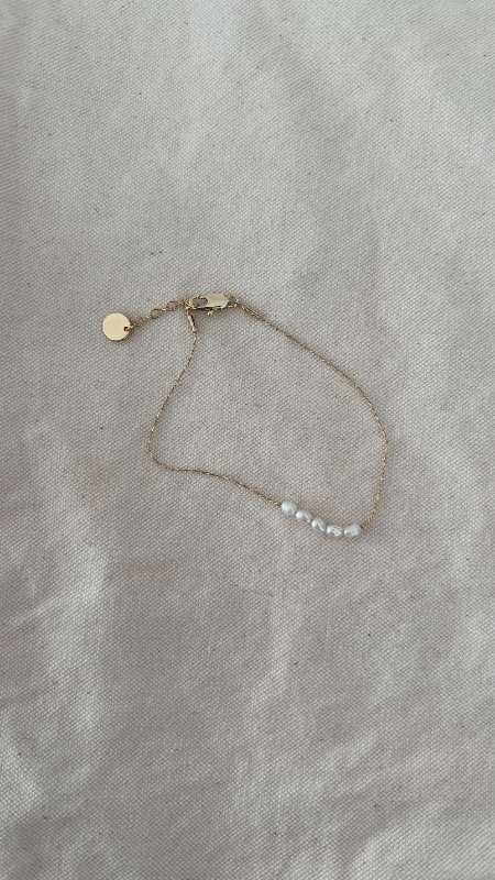 Armband með perlum