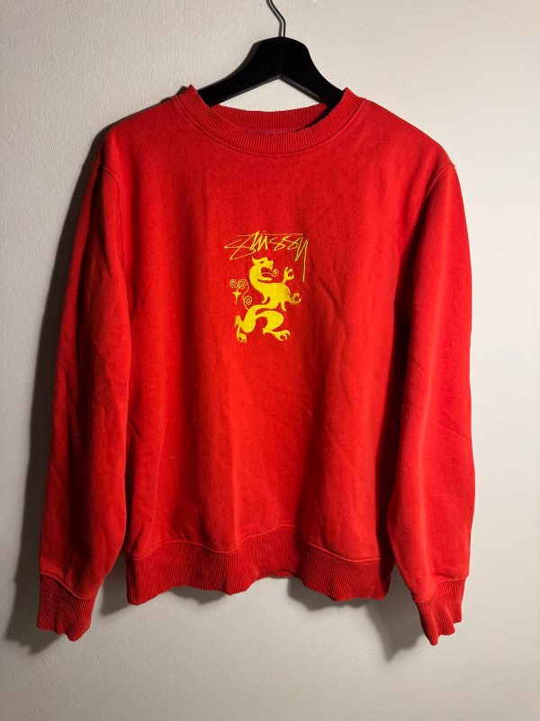Stüssy peysa rauð
