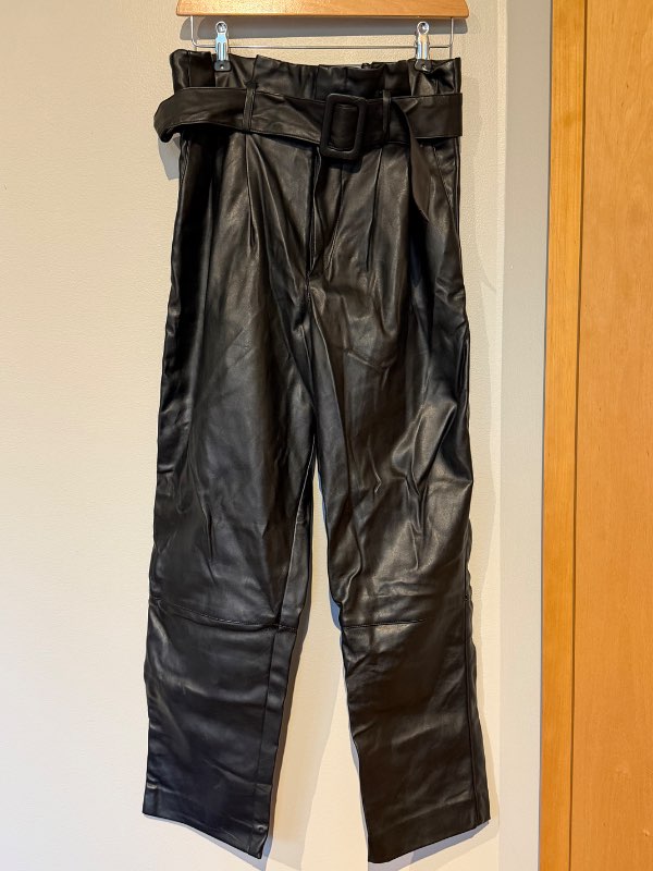 H&M pleður buxur