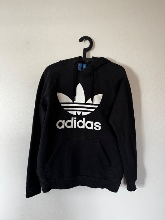Adidas svört hettupeysa