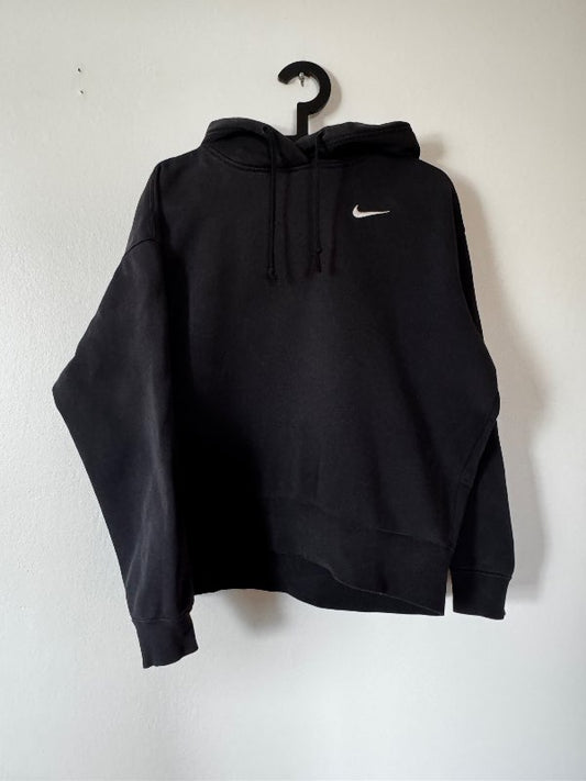 Nike svört hettupeysa