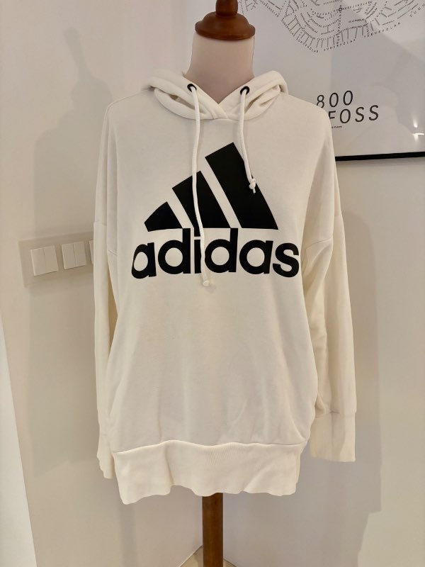 Adidas peysa hvít með vösum