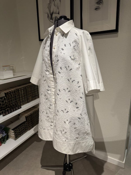 Cos hvítur víður skyrtukjóll