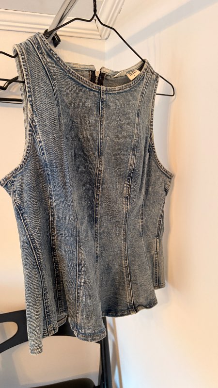 Levis vesti