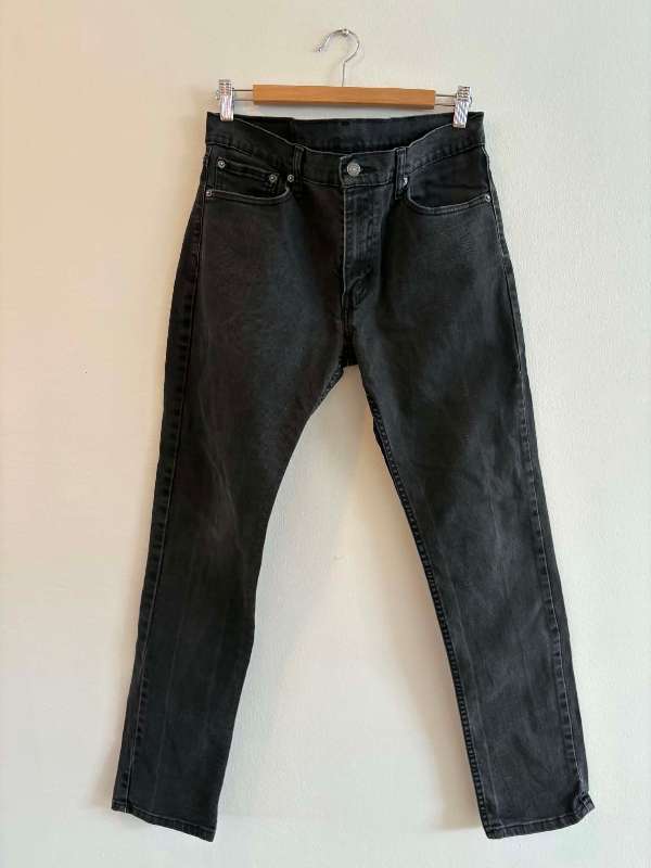 Levis gráar 32/32