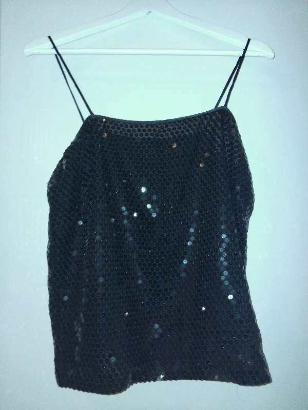 Svartur pallíettubolur, Futter.