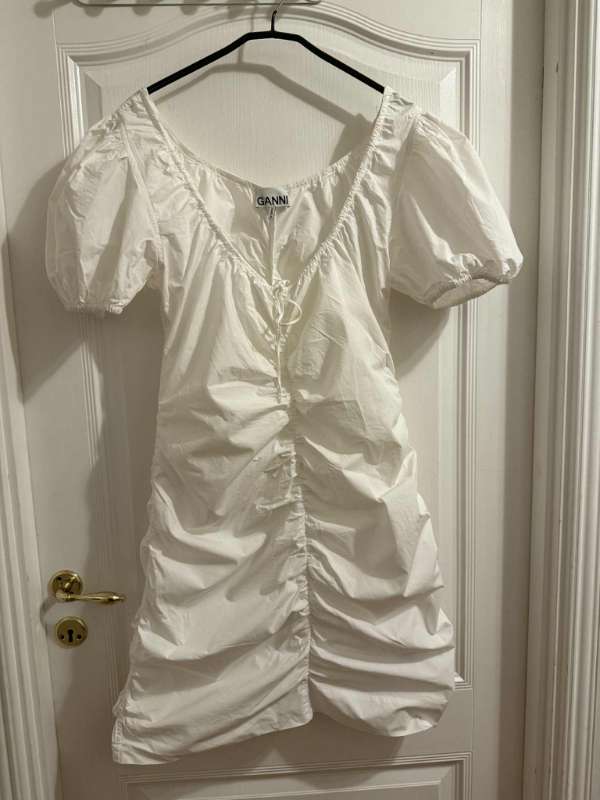 Hvítur kjóll Ganni