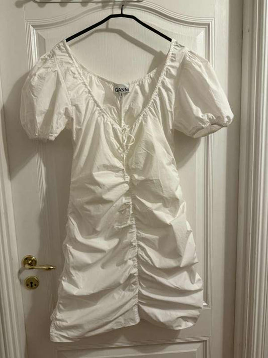 Hvítur kjóll Ganni