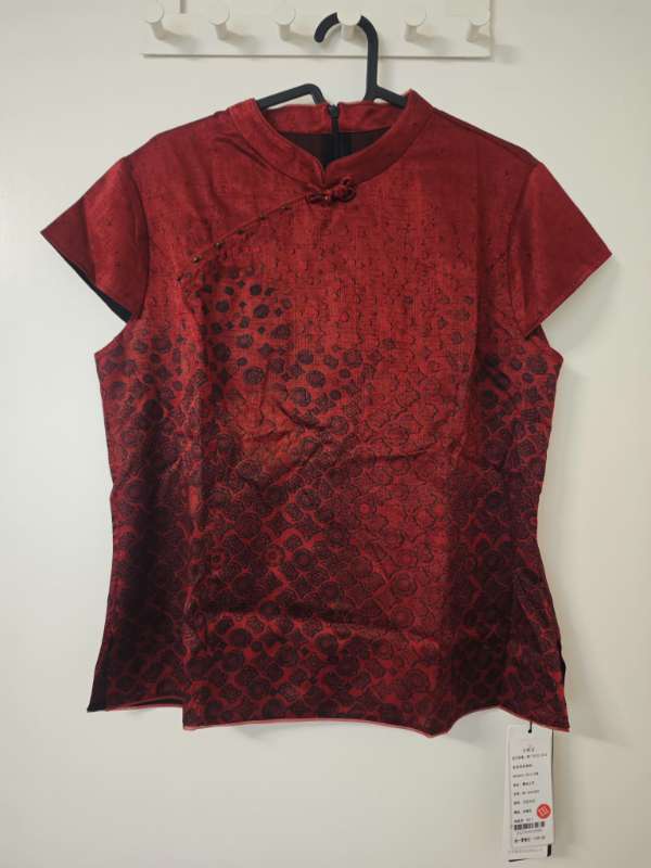 6 silk red top-NEW