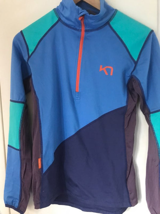 Kári traa zip longslv