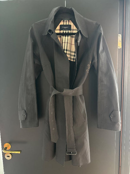 BURBERRY kápa svört stutt með belti
