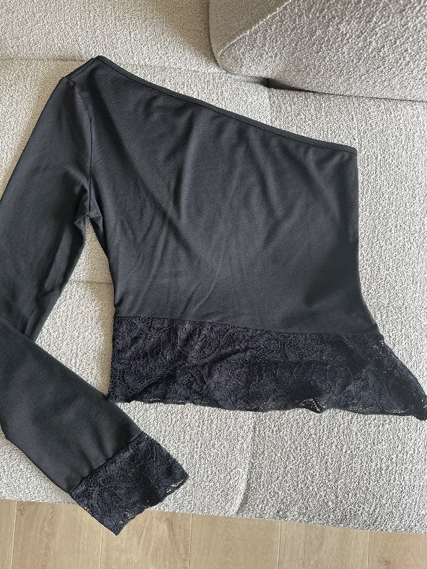 Venderby’s one shoulder toppur