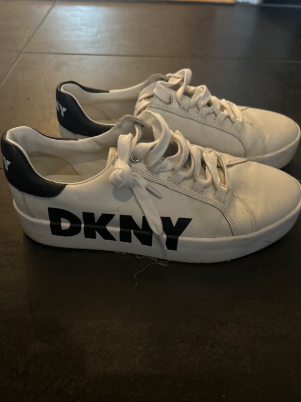 DKNY skór