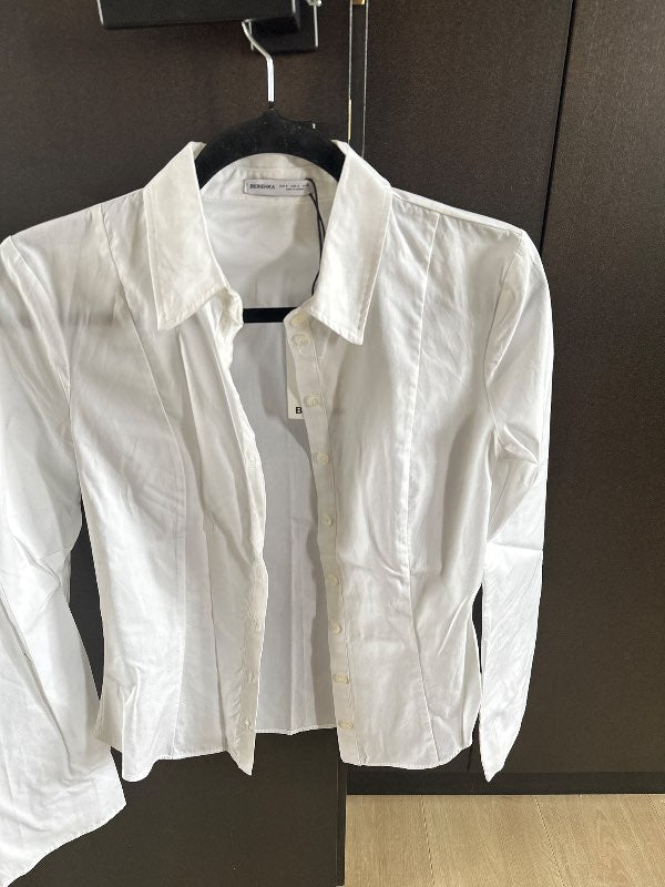 Bershka hvít skyrta