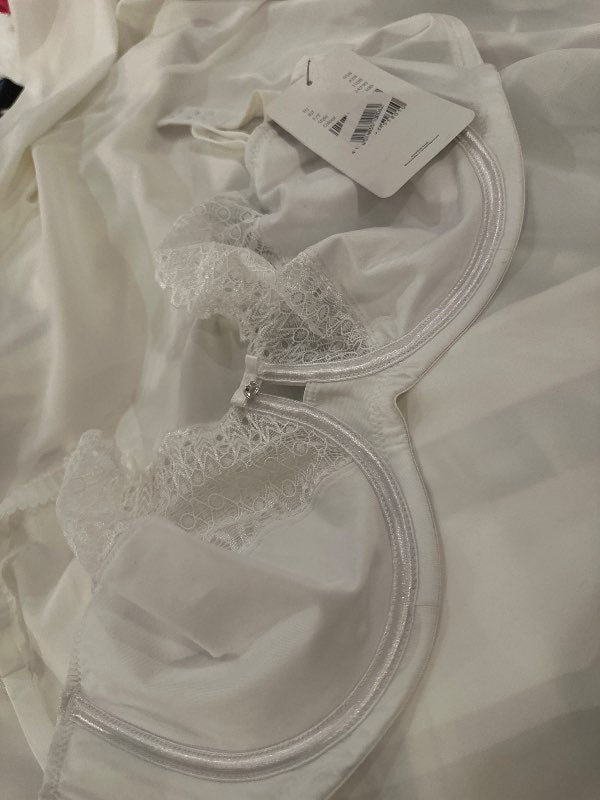 Brjósthaldari ónotaður