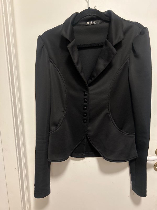 Eve fitted black jacket