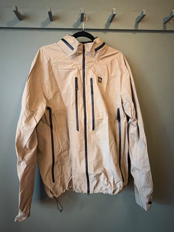 66 N brúnn Gore Tex jakki