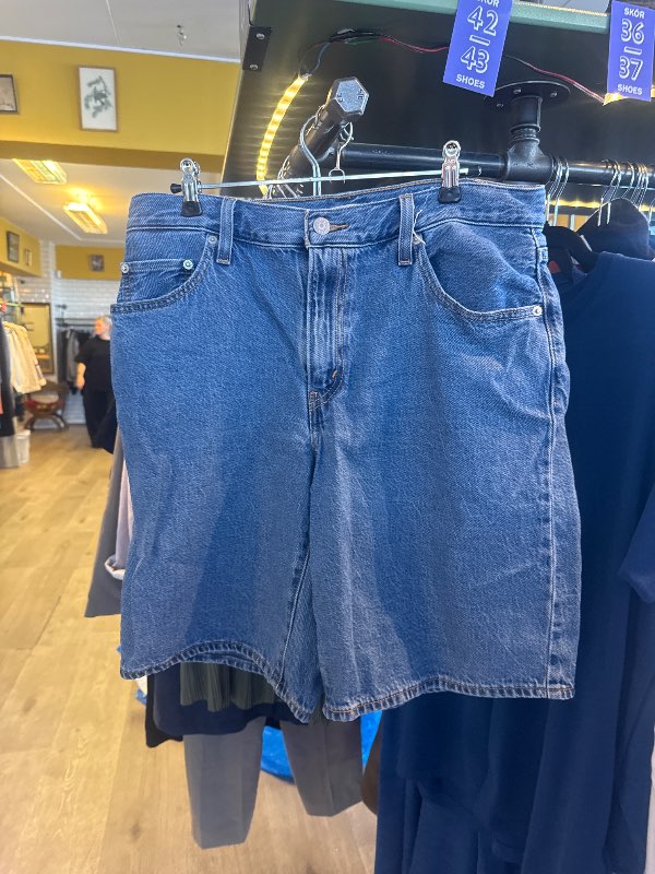 Levis stuttbuxur