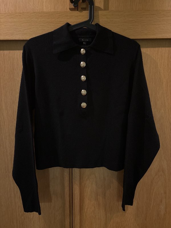 Svört Massimo Dutti peysa