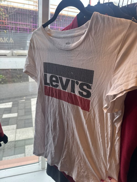 Levi’s bolur