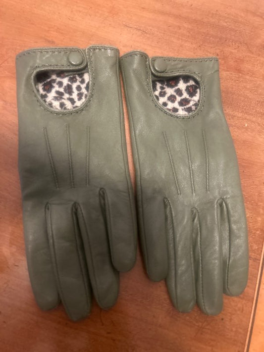 Green leather Italian gloves