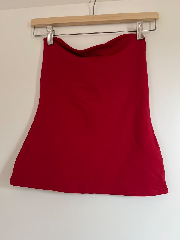 Aritzia rauður tube top