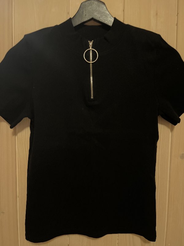 black T-shirt circle