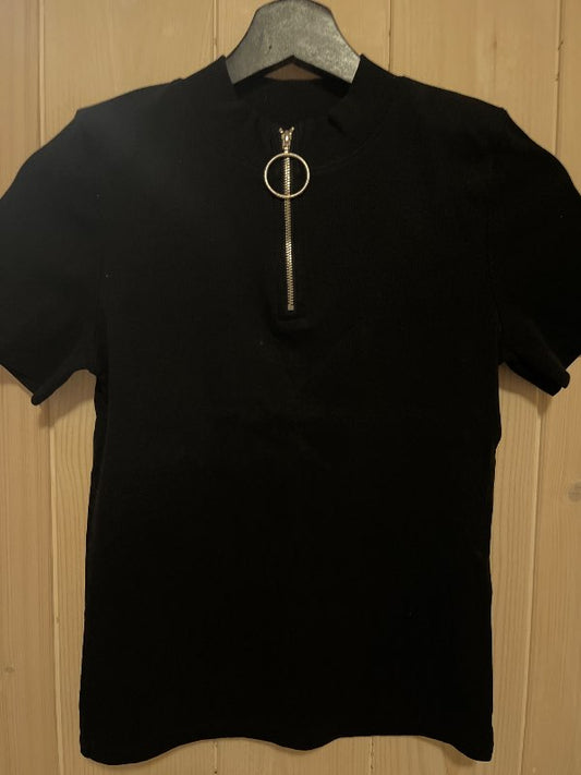 black T-shirt circle