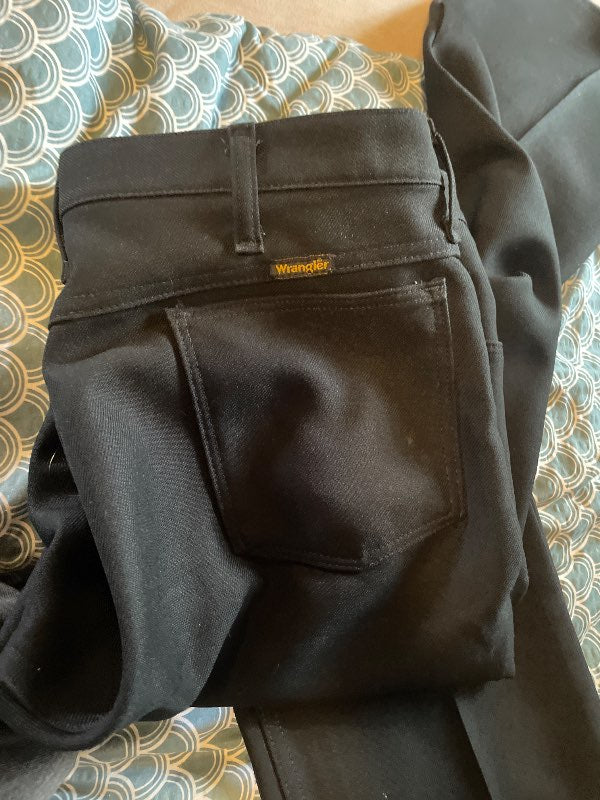 Svartar Wrangler buxur