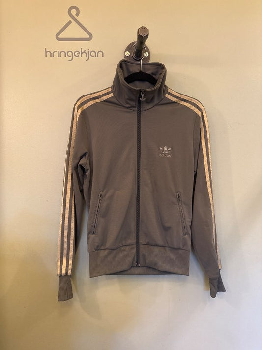 Adidas rennd peysa