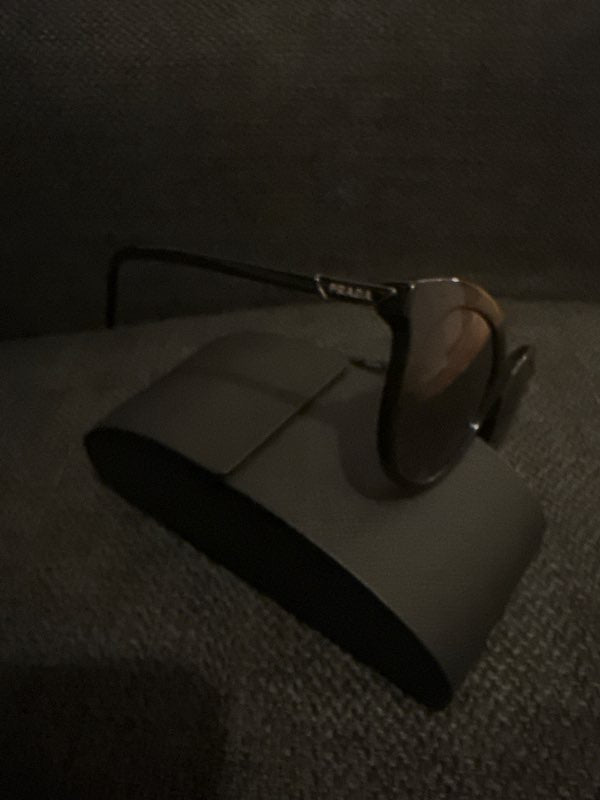 Prada sólgleraugu