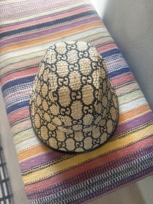 Gucci hattur