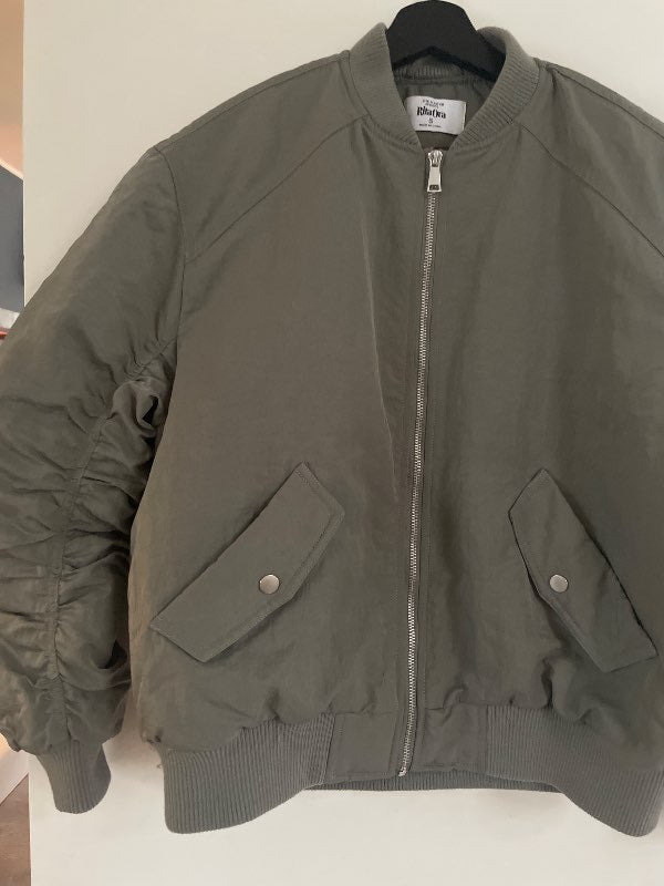 Bomber jakki Rita Ora