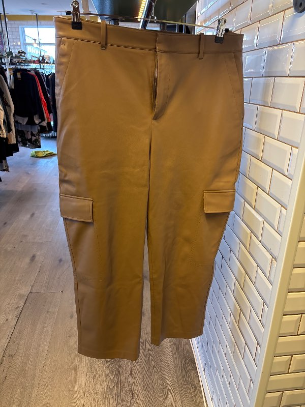 Buxur vegan leður